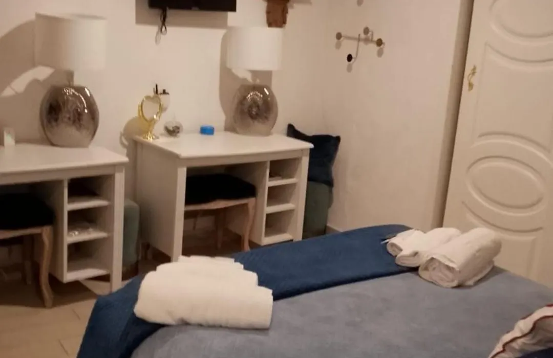 Tinnyhouse-1